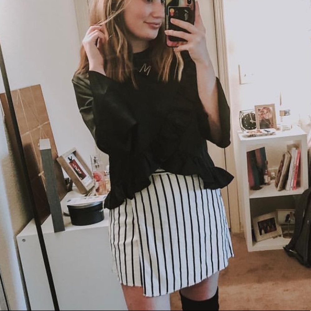 Black Cropped Ruffled Top